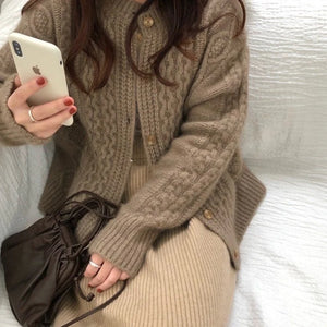 VILZSTUDIOS Loose Twist Knitted Cardigan