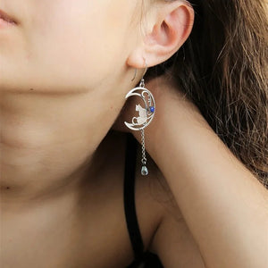 VILZSTUDIOS Retro Carving Cat Silver Dangle Earring