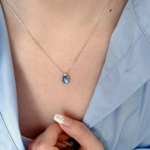 VILZSTUDIOS Elegant Blue Stone Pendant Necklace
