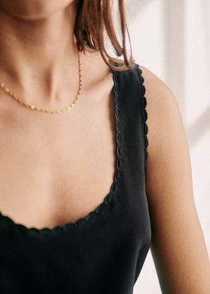 VILZSTUDIOS Stylish Wave Edge Sleeveless Blouse
