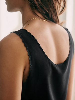 VILZSTUDIOS Stylish Wave Edge Sleeveless Blouse