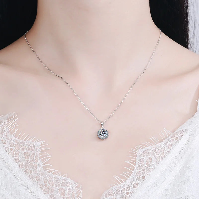 VILZSTUDIOS Charm Moissanite Pendant Necklace