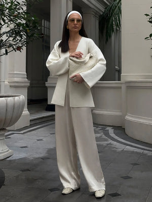 VILZSTUDIOS Elegant V-Neck Cardigan
