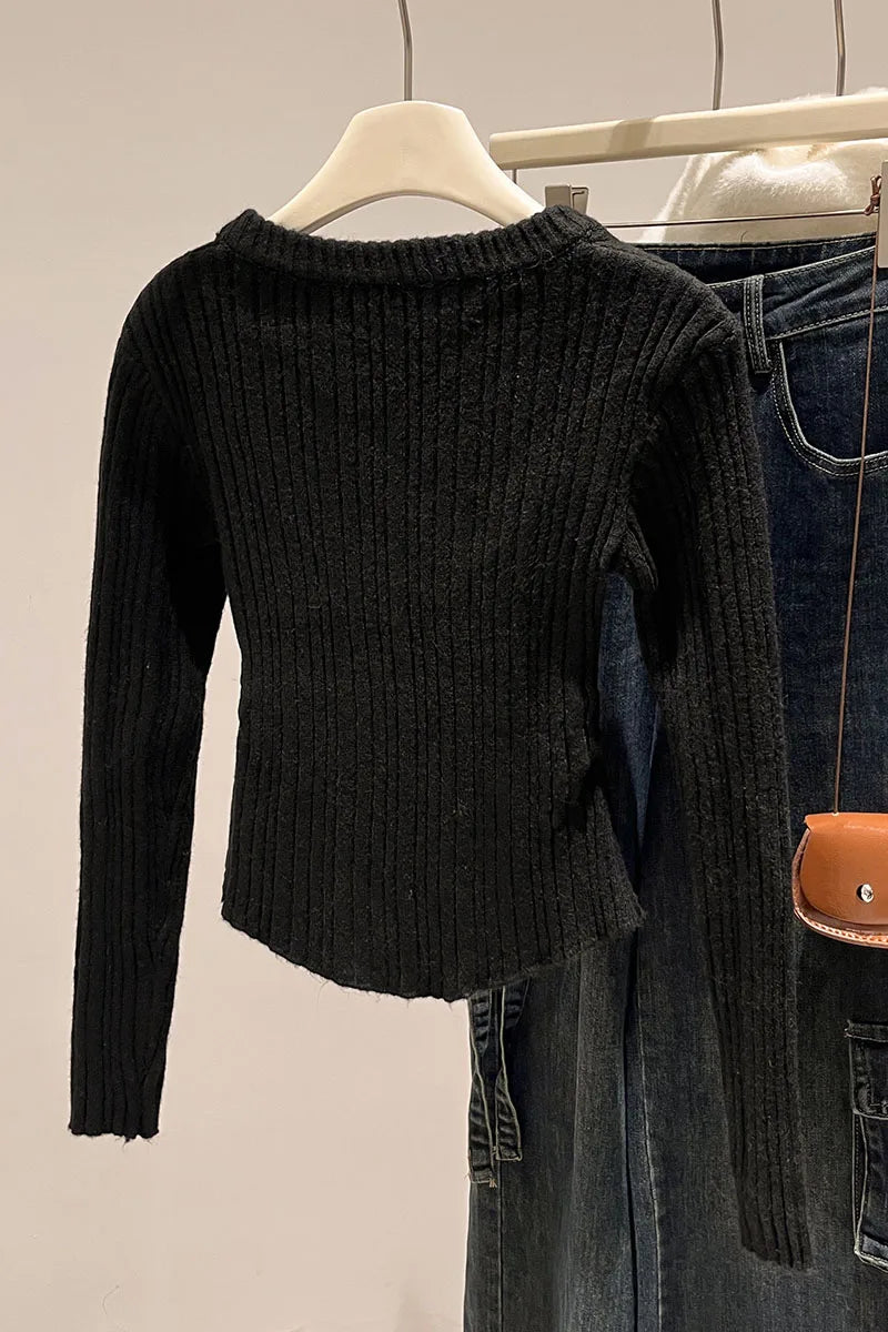 VILZSTUDIOS Slim Buttoned V-Neck Sweater