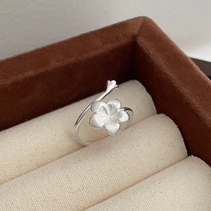 VILZSTUDIOS Elegant Asymmetric Flower Matte Silver Ring