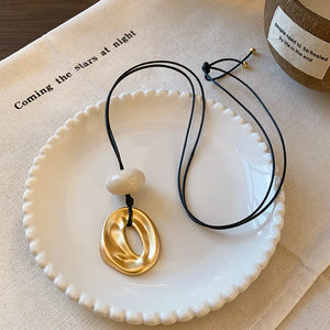 VILZSTUDIOS Fashionable Irregular Pendant Necklace