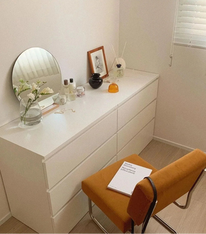 VILZSTUDIOS Round Make Up Mirror With Wooden Base