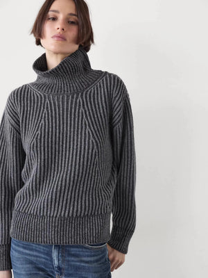 VILZSTUDIOS Thunder Gray Turtleneck Knit Sweater