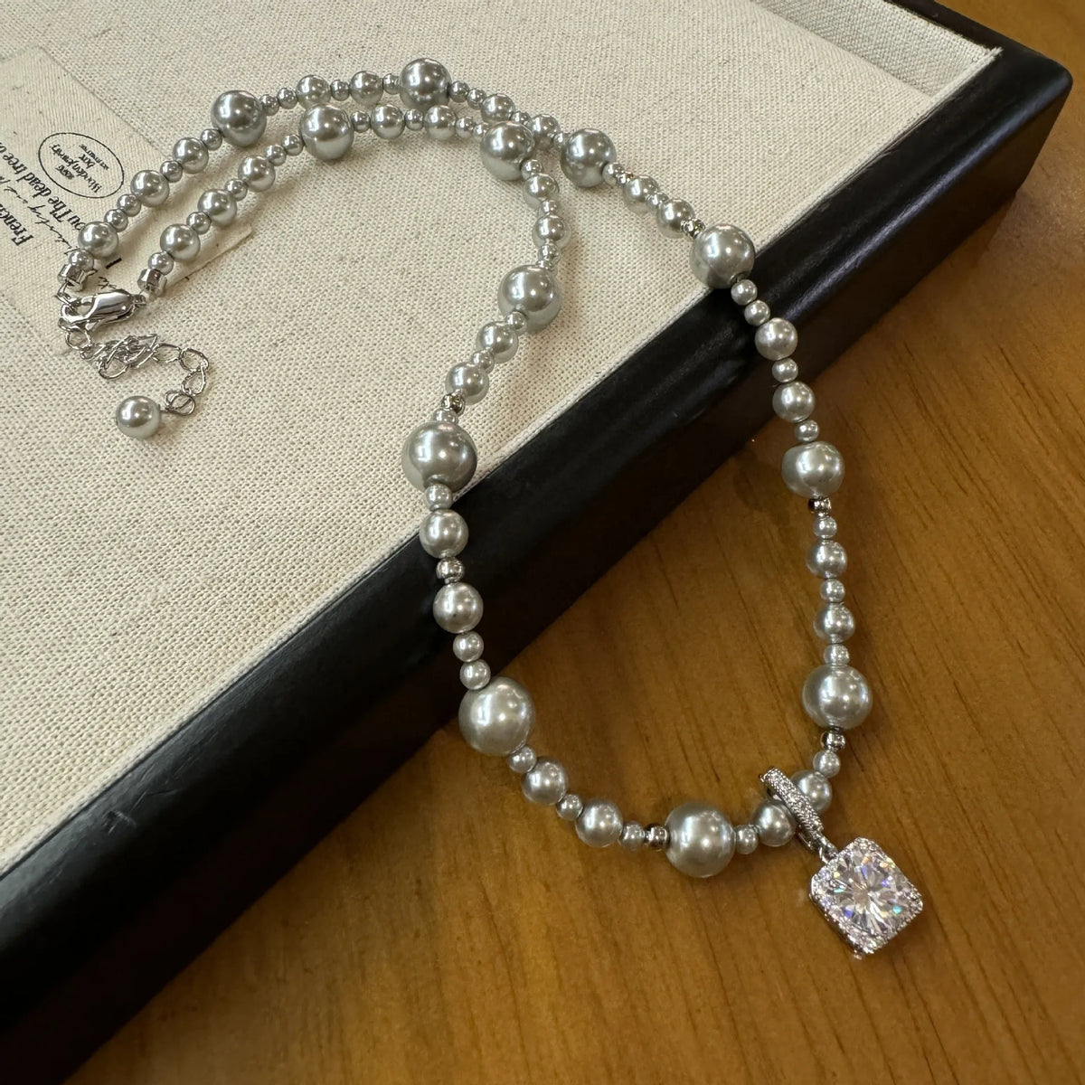 VILZSTUDIOS Girl Gift Elegant Pearl Choker Necklace