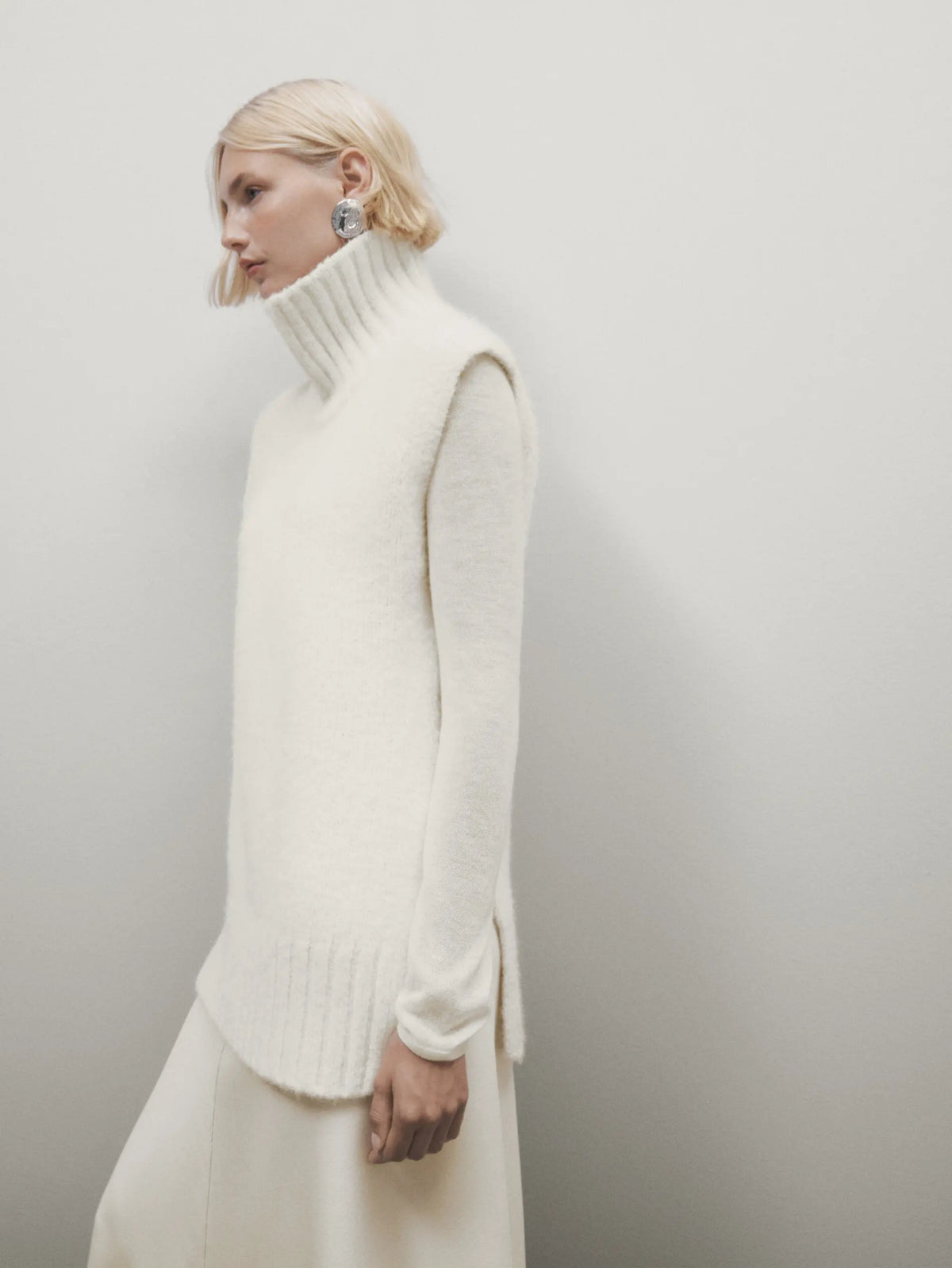 VILZSTUDIOS Classic Sleeveless Beige Knitted Sweater