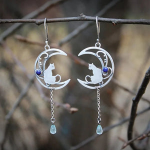 VILZSTUDIOS Retro Carving Cat Silver Dangle Earring