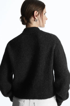 VILZSTUDIOS Soft Round Neck Fuzzy Sweater