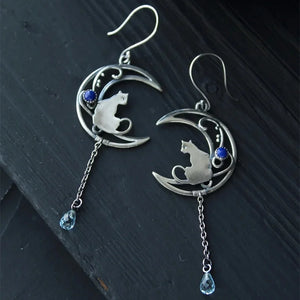 VILZSTUDIOS Retro Carving Cat Silver Dangle Earring