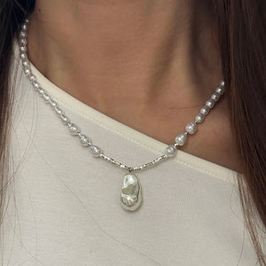 VILZSTUDIOS Elegant Baroque Pearl Necklace