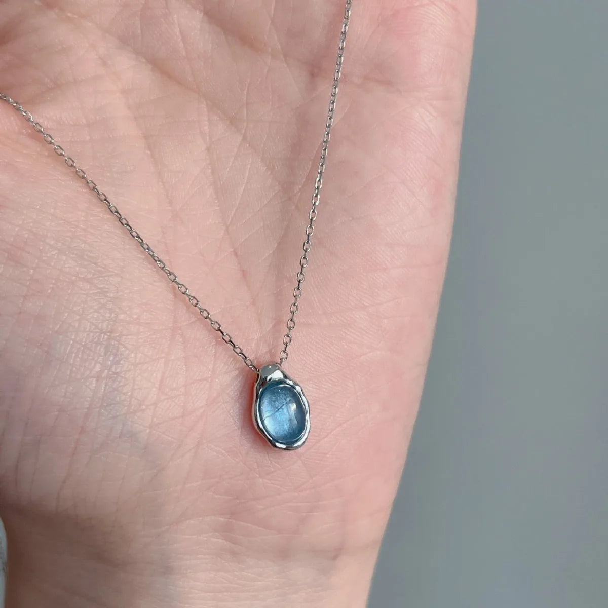 VILZSTUDIOS Elegant Blue Stone Pendant Necklace