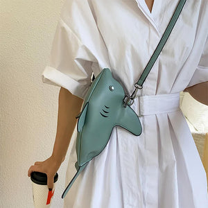 VILZSTUDIOS Stylish shark-shaped crossbody bag with 3D details