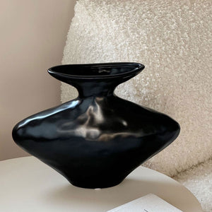VILZSTUDIOS black abstract diamond-shaped ceramic vase