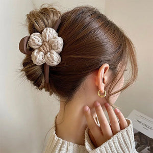 VILZSTUDIOS Floral crochet hair claw accessory