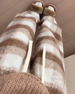 VILZSTUDIOS Cozy plaid trousers for autumn fashion