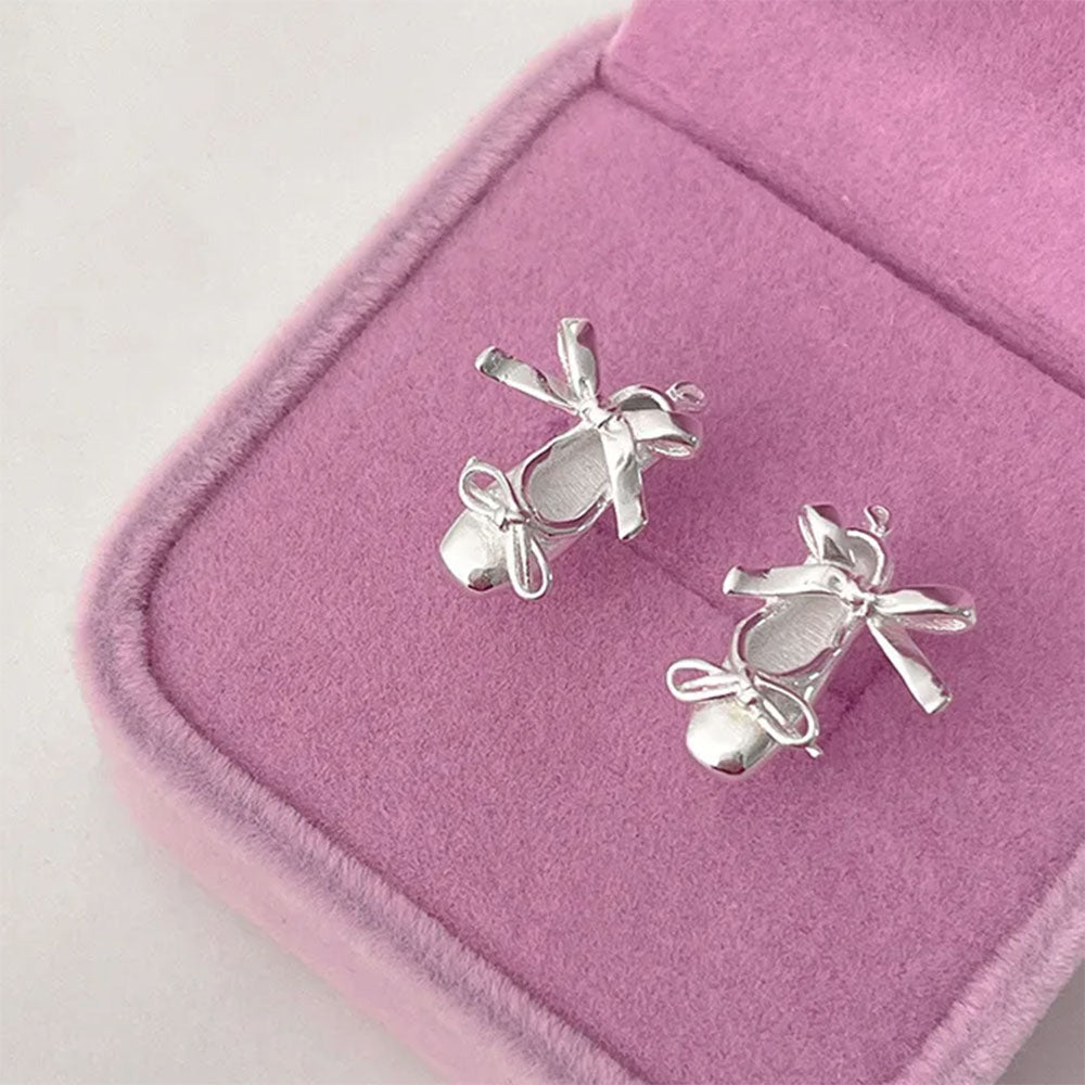 VILZSTUDIOS Chic stud earrings in a balletcore aesthetic
