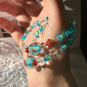 VILZSTUDIOS Beaded goldfish bracelet with clear and blue glass beads