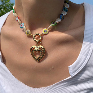 VILZSTUDIOS Stylish heart beaded choker accessory