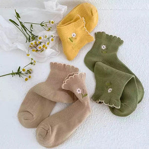 VILZSTUDIOS Embroidered socks for stylish outfits