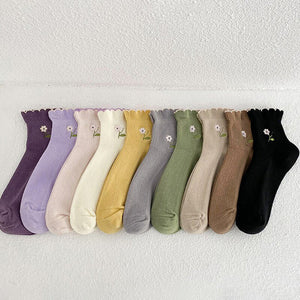 VILZSTUDIOS Embroidered socks for stylish outfits