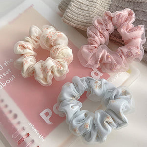 VILZSTUDIOS Floral textured scrunchie for hair styling