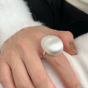 VILZSTUDIOS Adjustable pearl ring for stylish accessorizing