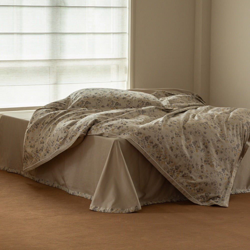 VILZSTUDIOS beige botanical floral bedding set with scalloped lace borders
