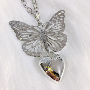 VILZSTUDIOS Butterfly grunge hair claw accessory