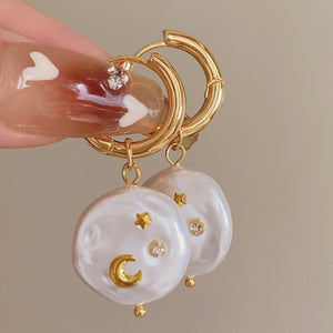 VILZSTUDIOS Elegant pearl earrings with moon and star charms