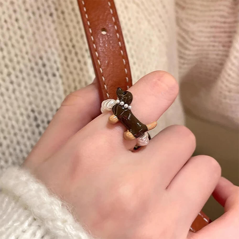 VILZSTUDIOS Dachshund charm pearl ring