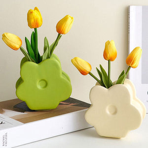 VILZSTUDIOS Charming flower-shaped mini vase for home decor