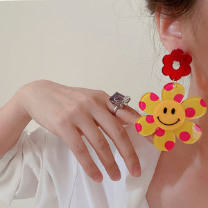 VILZSTUDIOS Floral earrings for stylish accessorizing