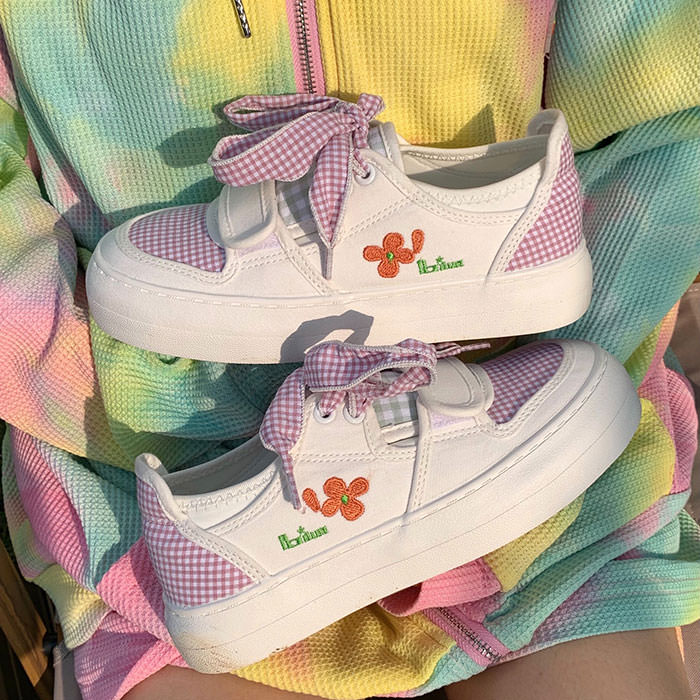 VILZSTUDIOS Charming floral gingham sneakers for stylish outfits