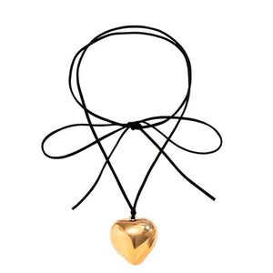 VILZSTUDIOS Heart pendant choker accessory for stylish outfits