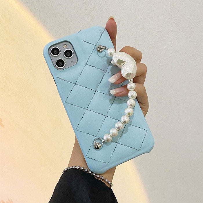 VILZSTUDIOS Stylish pearl chain iPhone case for trendy protection