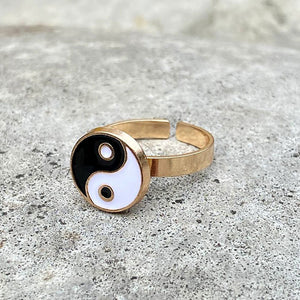 VILZSTUDIOS Yin Yang design spinning ring for anxiety relief