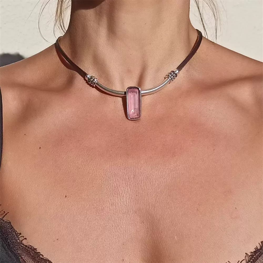 VILZSTUDIOS Stylish choker featuring pink glass pendant and silver-tone accents
