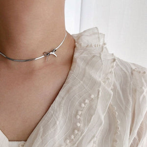 VILZSTUDIOS Stylish metal bow choker necklace for fashion enthusiasts