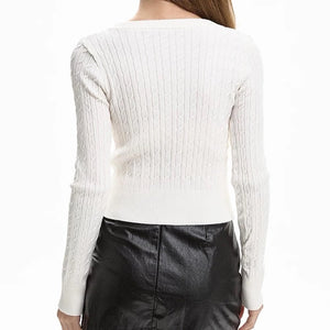 VILZSTUDIOS Chic cable-knit cropped long sleeve top for stylish layering