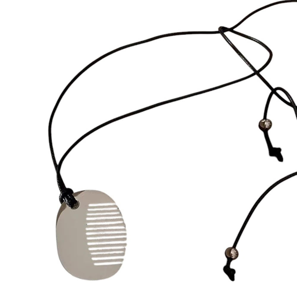 VILZSTUDIOS Stylish adjustable necklace with comb charm