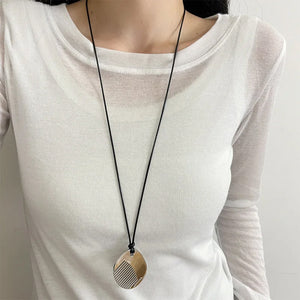 VILZSTUDIOS Stylish adjustable necklace with comb charm