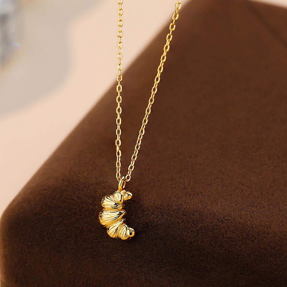 VILZSTUDIOS Stylish croissant pendant necklace with adjustable chain