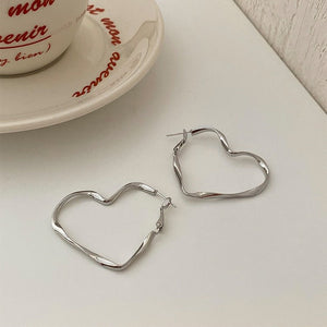 VILZSTUDIOS Minimalist heart earrings for stylish accessories