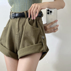 VILZSTUDIOS Chic high-waisted khaki shorts from VILZSTUDIOS