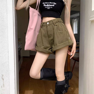 VILZSTUDIOS Chic high-waisted khaki shorts from VILZSTUDIOS