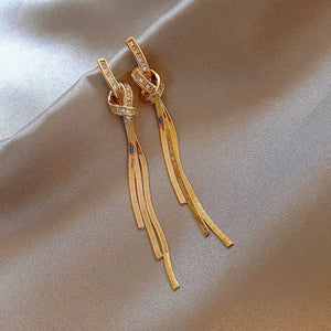 VILZSTUDIOS Elegant dangle earrings with knot design